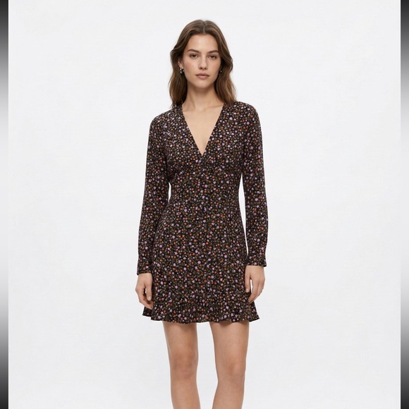 Zara Dresses & Skirts - Zara Black Floral V-Neck Long Sleeve Mini Dress